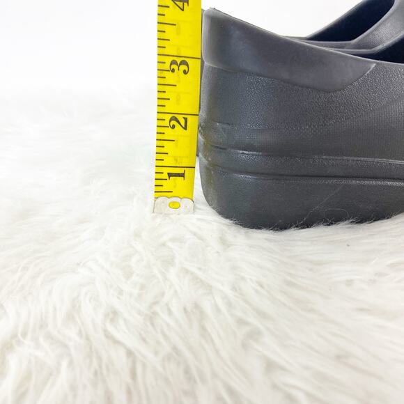 Crocs Dual Comfort US 7 Womens Black Rubber Slip On Closed Toe Clog Shoes - Picture 3 of 13